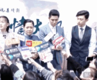 邓伦成名前群访无人理，成名之后却主动把C位让给了罗云熙