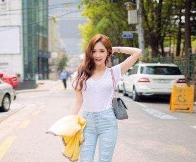 街拍牛仔裤的搭配,一个瞬间让你自信满满,女神就该这样