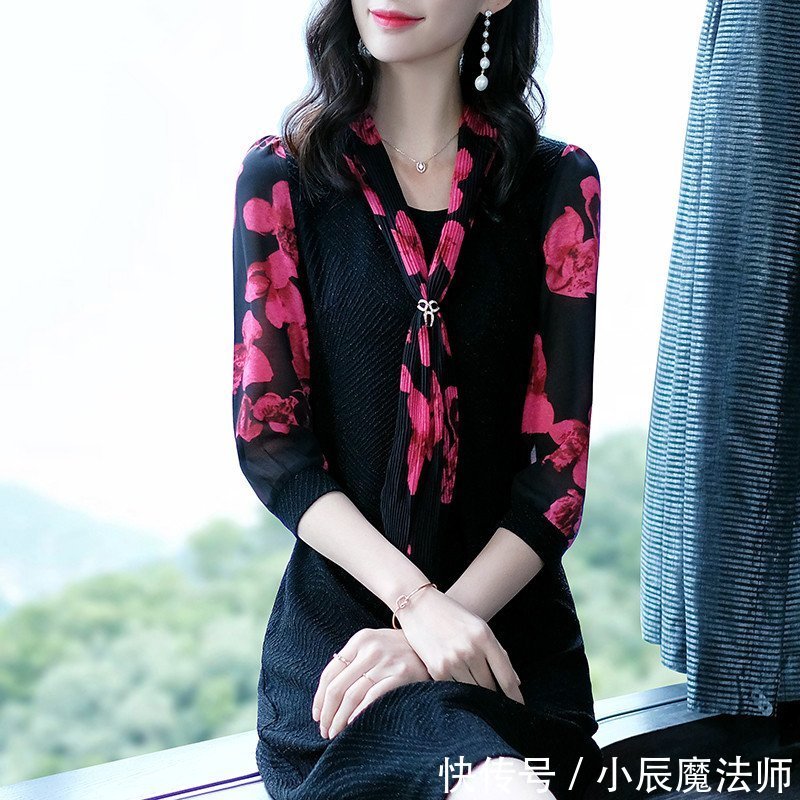  优雅：看到今年的印花裙，忍不住给自己买了两件，没想到连妈妈都夸美