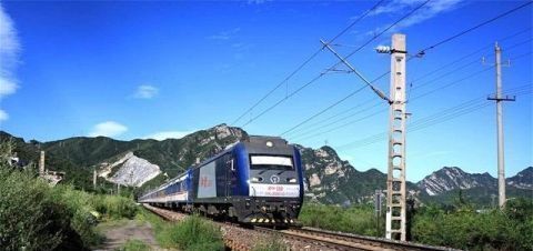 我国唯一不收钱的火车,所有人都可以乘坐,农民还能在车厢里卖菜！