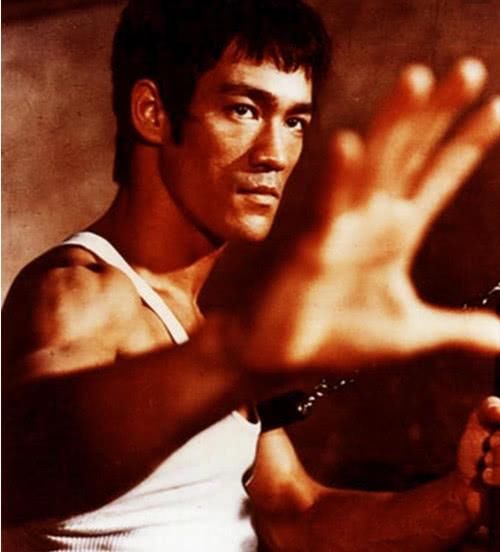 李小龙女儿现身破身亡谣言，已经是女强人，正在筹拍李小龙传记