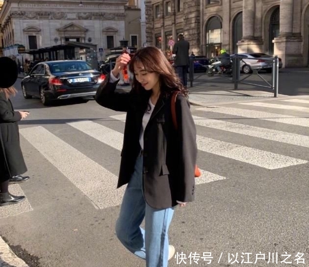 『带着几分』别纠结搭什么裙子?换它时髦指数飙升