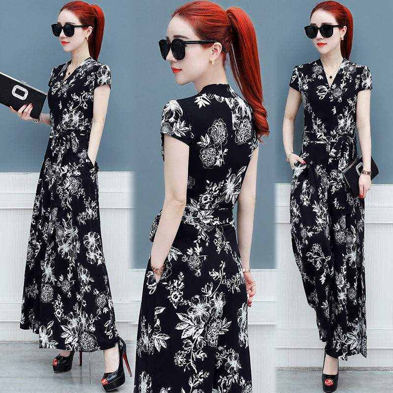 小个子女生穿这种连体裙，洋气妩媚又俏皮，美的好似画中仙