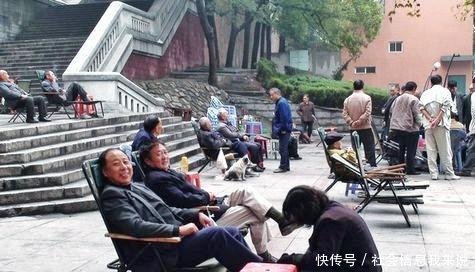  「热干面」吉庆街撸烤串户部巷吃过早，武汉小吃多得超乎想象，想吃