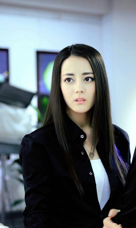 迪丽热巴化身女特工，一身装扮酷帅无比，你被惊艳到了吗