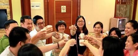 #比奔驰宝马#过年同学聚会,开这3台车过去,大家会觉得你混的还不错