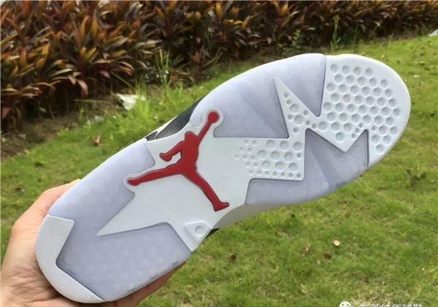「喜欢」AJ11黑红版本的开箱测评,果然还是一如既往的惹人喜欢!
