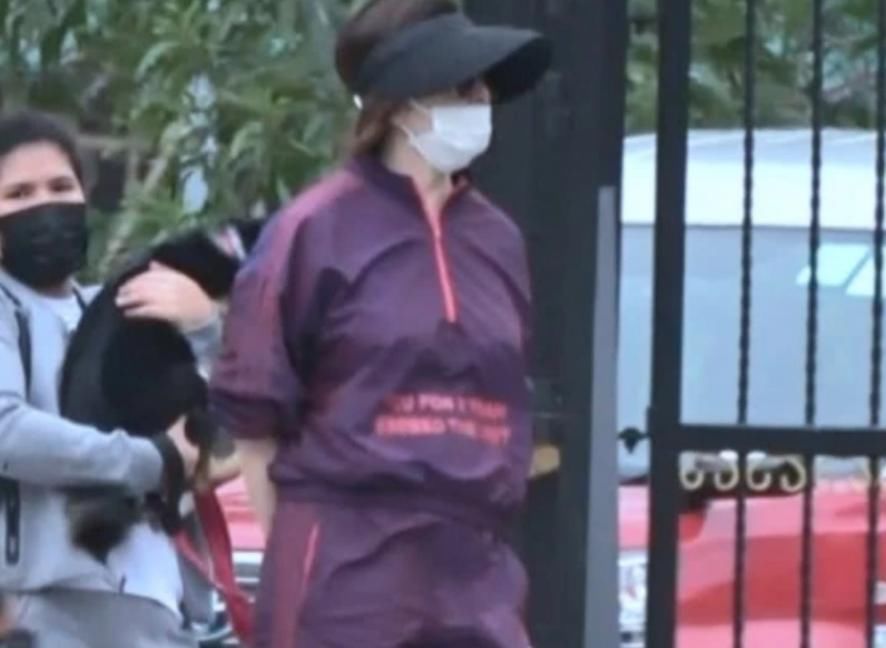  『臃肿』58岁关之琳近照曝光，身材臃肿腰部似水桶，不谈恋爱专心搞投资？