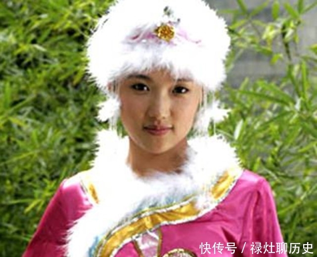  「美女」我国这个民族是人数最少的民族之一，盛产美女，但是外