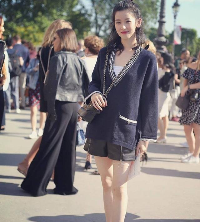 [ 清纯]端庄大气不失清纯，羡慕刘强东，不愧“校花”！奶茶妹妹衣品真赞