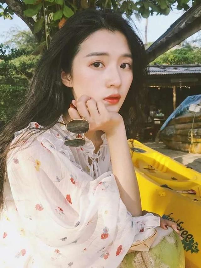 抓住夏天的尾巴,这几件连衣裙让清凉和小清新进行到底!