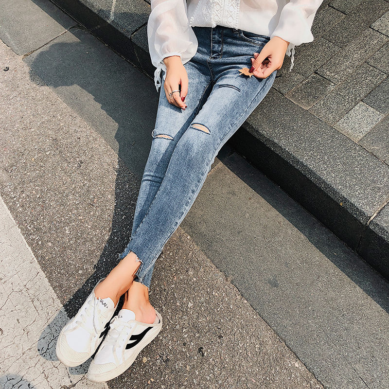 想看起来显腿瘦?就试试这几款小脚牛仔裤，瞬间变高挑小美女