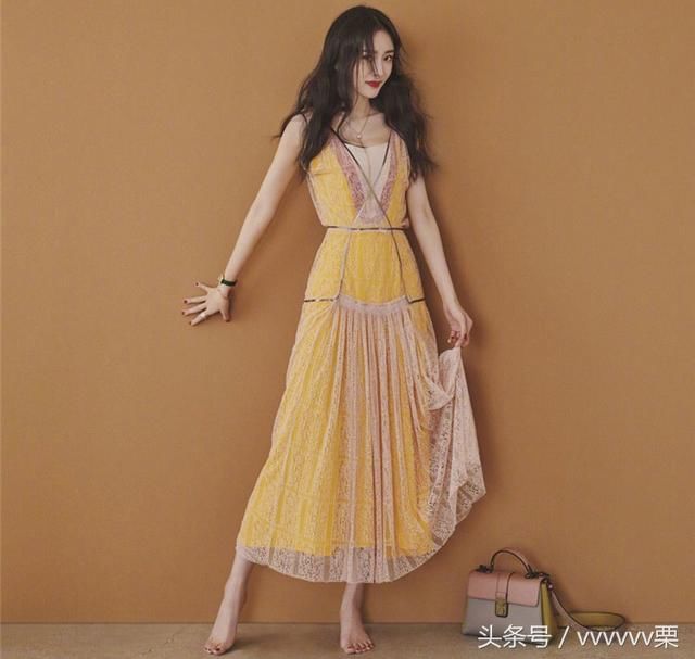 杨幂娜扎都光脚穿裙子?网友:脚确实长得美