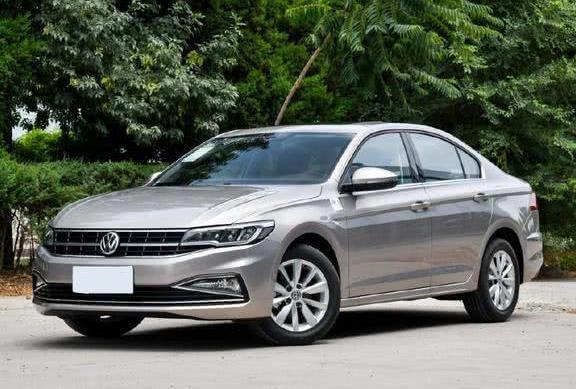 奥迪同平台打造却便宜近10万,车身大气比迈腾好看,难怪月销几万