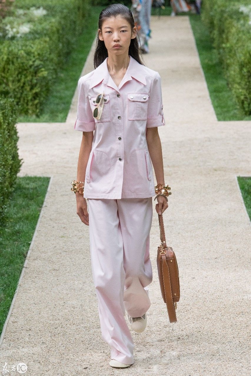 Tory burch2019春夏大秀度假风满满，看完想来次说走就走的旅行!