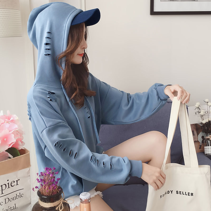 20几岁的姑娘，去年的卫衣别穿错了，今年流行这种慵懒风