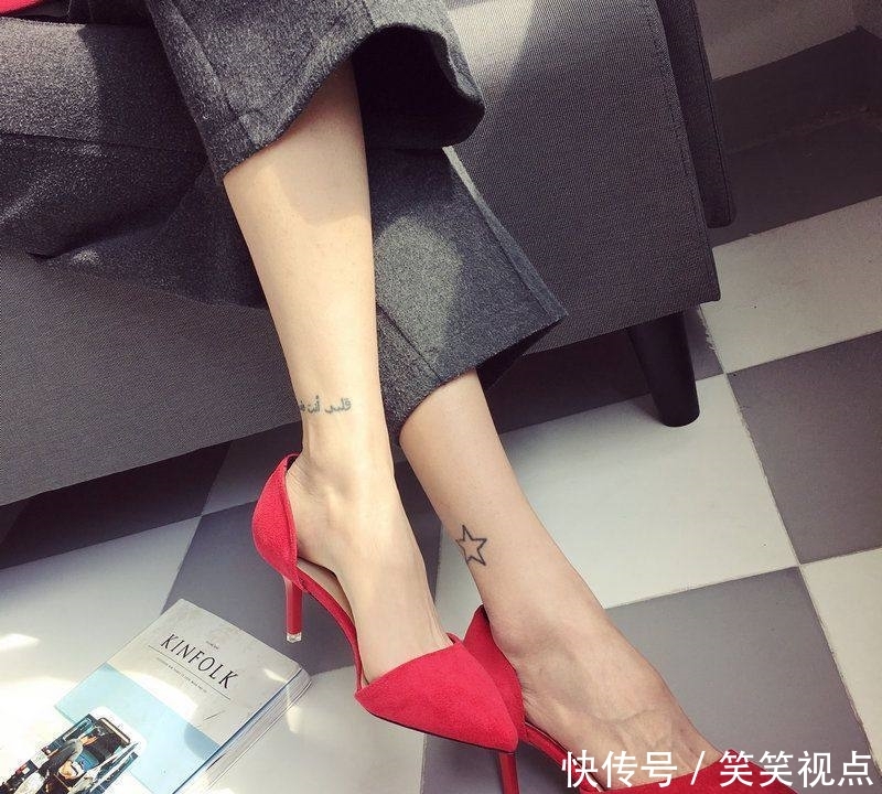纤巧:尖头高跟鞋纤巧细致,优雅中散发迷人的魅力