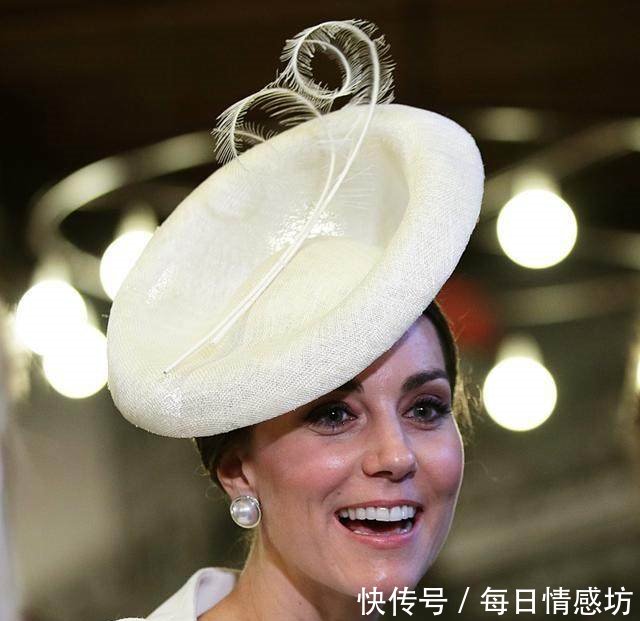 哈里大婚，凯特四穿旧衣低调登场，夏洛特公主吐舌抢镜