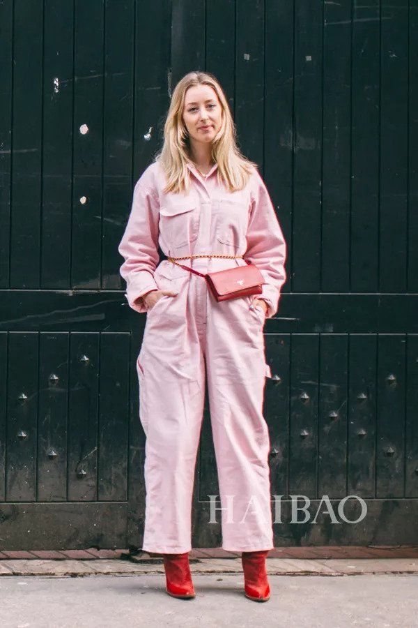 种草| 王菲又把工装连体裤穿火了，早秋抢占C位就靠它啦!