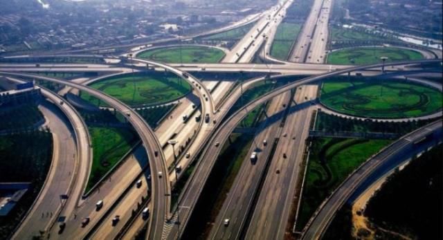  「高速」为什么国家禁止使用混凝土修建高速公路？考虑得真周到
