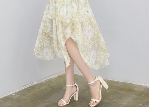 结婚后就再没有好好打扮,今天换上这裙了,美的让人挪不开眼