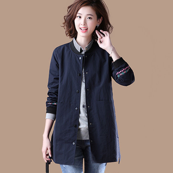 女人怕不怕冷，也别傻买羽绒服!瞧这新出薄外套，不厚不薄刚刚好