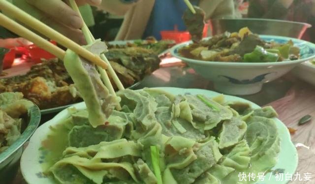  [超乎]苏北农村给新生儿“送粥米”，吃大席场面热闹非常，超乎想象！
