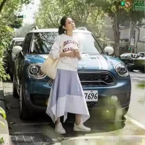 小个子刘若英48岁靠气质在冻龄,舒服的穿搭完全不输流量小花!