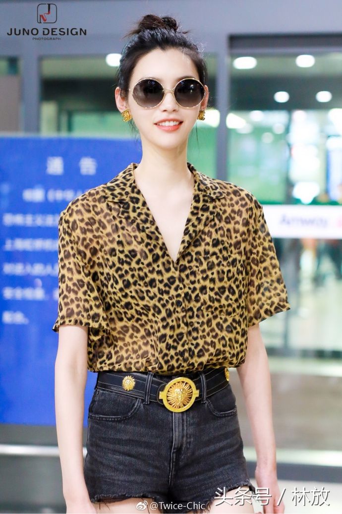 奚梦瑶穿豹纹参加维密面试，一不小心被李圣经欧尼同款穿搭秒成渣