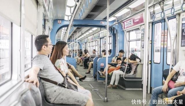  美国人：纽约地铁一视频引发众怒，破口大骂！美国人不选中国地