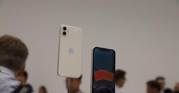  『跌成』库克妥协了！iPhone11一夜跌成“华为价”，首批用户后悔买早了