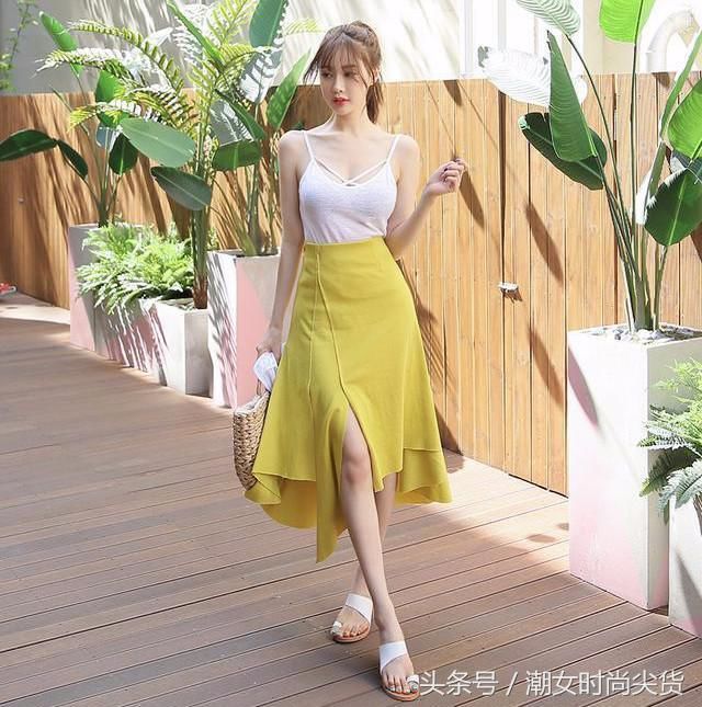 温柔淑女气息的穿搭，凸显妹子的婀娜身姿，将女神魅力完美演绎