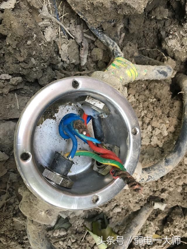 路灯,一送电就跳闸一送电就跳闸,查了半天终于