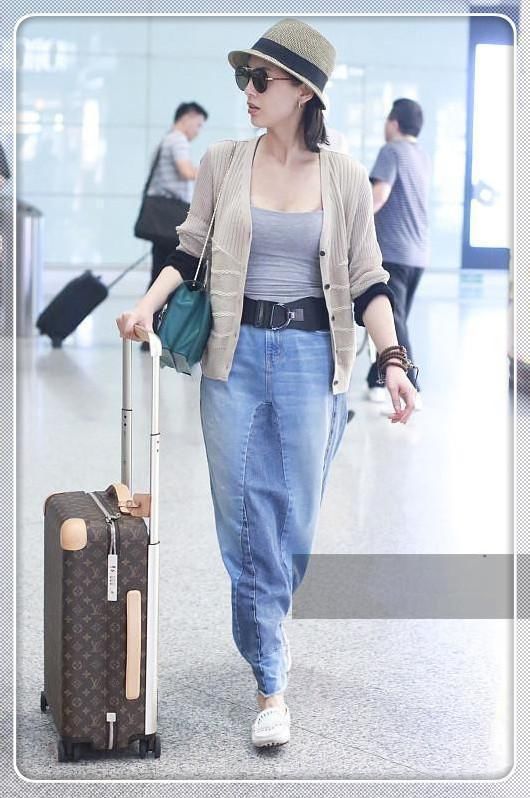 看了黄圣依机场照,再看王艳,同是豪门阔太,这差距让我尴尬了!