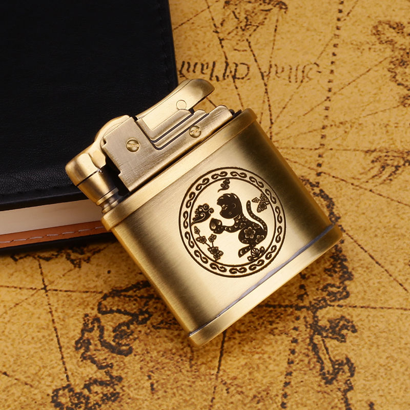 抽中华烟不一定就体面，手拿一个上档次的打火机，待客点烟倍豪气