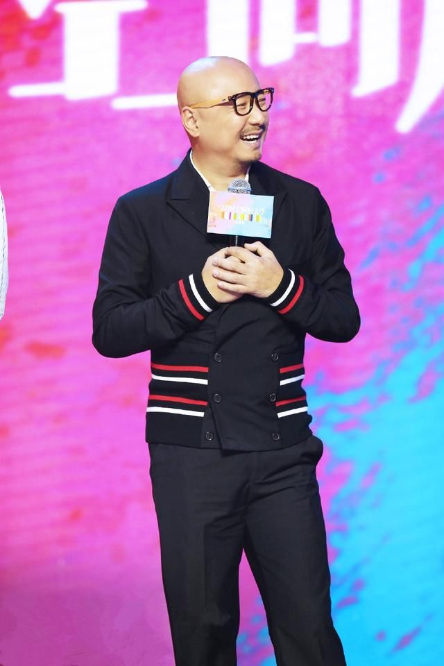 明明是撞衫却撞出不同韵味！徐峥休闲随性，蔡徐坤青春洒脱