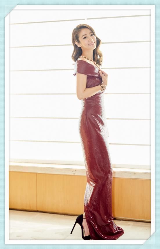 林心如简直了！T恤在屁股上面开个洞，网友：这时尚太难懂！