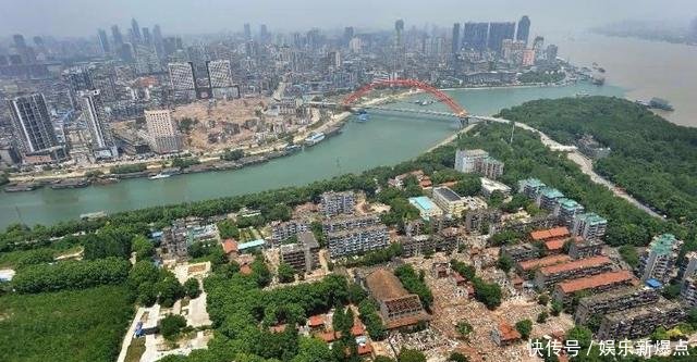 湖北霸王城市以大自居，GDP差不多是第二至第六城市总和