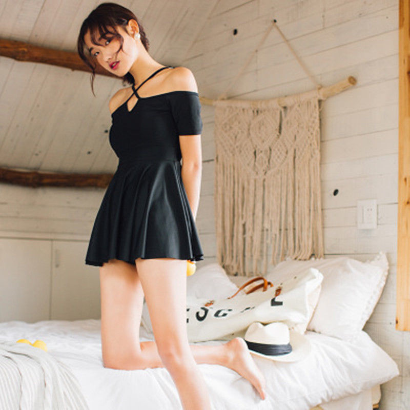 女人去海边不带内内，看看下面女人这么穿，男人见了挪不动道