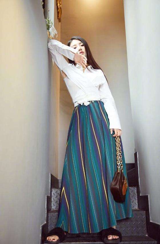 徐冬冬发福了? 竟把自己打扮成“大妈”, 该减肥了!