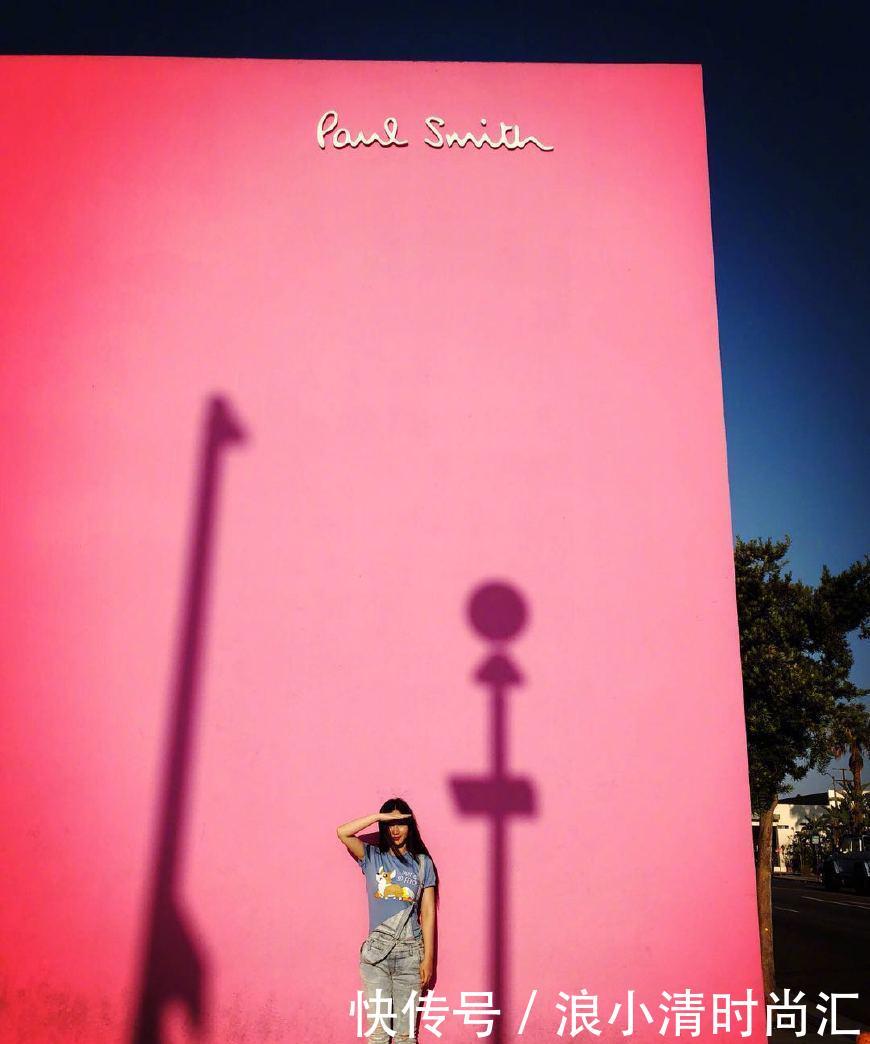 柳岩发自拍称“独自过七夕”，爆炸头配烈焰红唇，够性感！