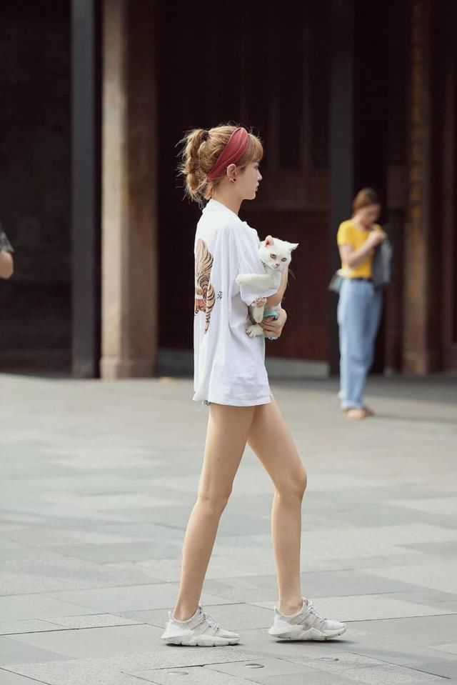 街拍图满多短发的小姐姐你成功撩到我了!