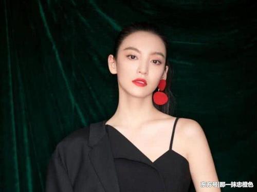 戴夸张耳环的明星,徐璐,热巴赵丽颖都上榜,她最好看。