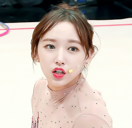 程潇反重力头盔刘海又厚又呆，鞠婧祎早期铁刘海仍然是清秀佳人