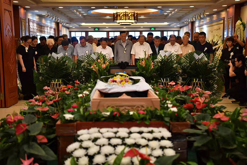 酿酒行业泰斗秦含章追悼会在八宝山举行 |组图