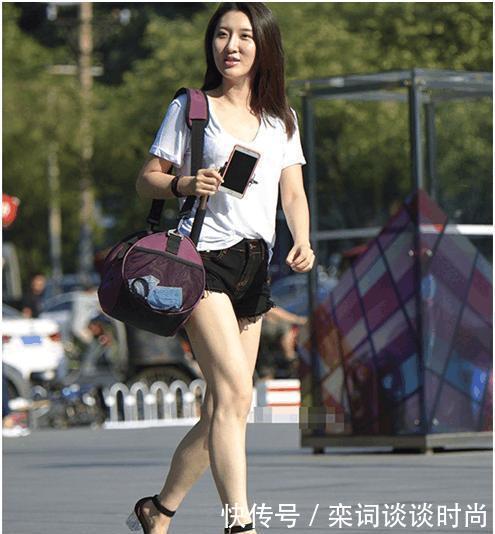 街拍: 图一性感的，图二清纯，图五身材火辣大长腿！!