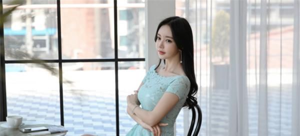 秋桐微澜叶黄，一径心绪油画色彩