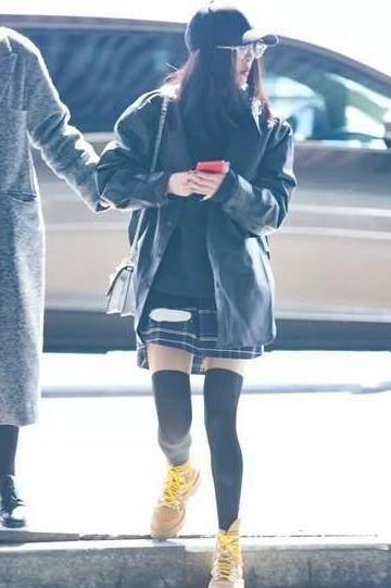 杨幂也太会穿了! 网友: 难怪腿看上去一直那么细