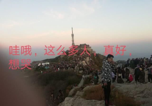 长沙再次实力圈粉！烈士公园都是人山人海！今天你在哪个景点排长