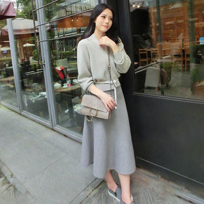 怪不得嫂嫂把旧裙子全扔了，今秋流行:晚晚风套装，洋气百搭美